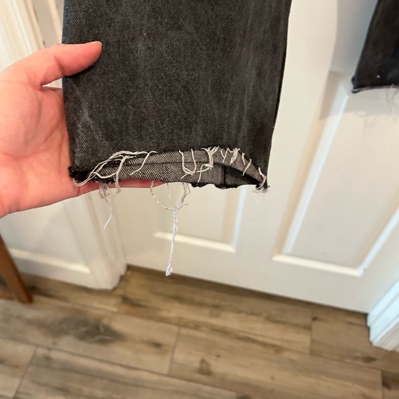 Black High-Waisted Jeans - Picture 6 of 6